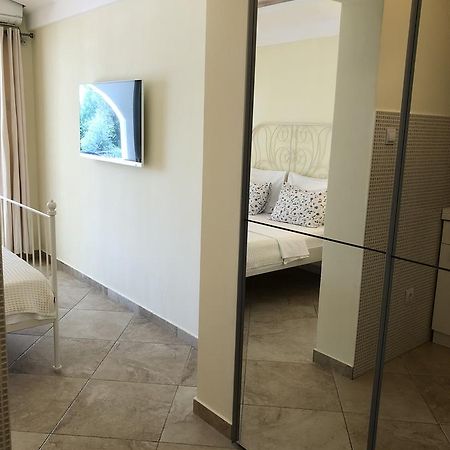 Guest House Sea Breeze Свети Стефан Екстериор снимка