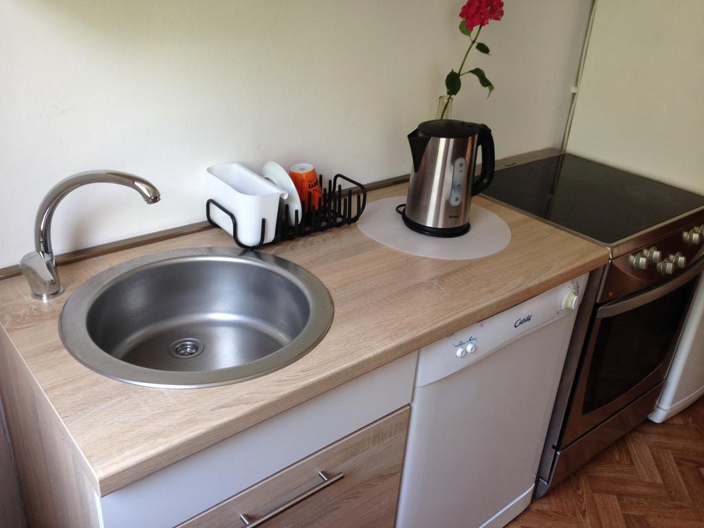 Guest House Sea Breeze Свети Стефан Екстериор снимка