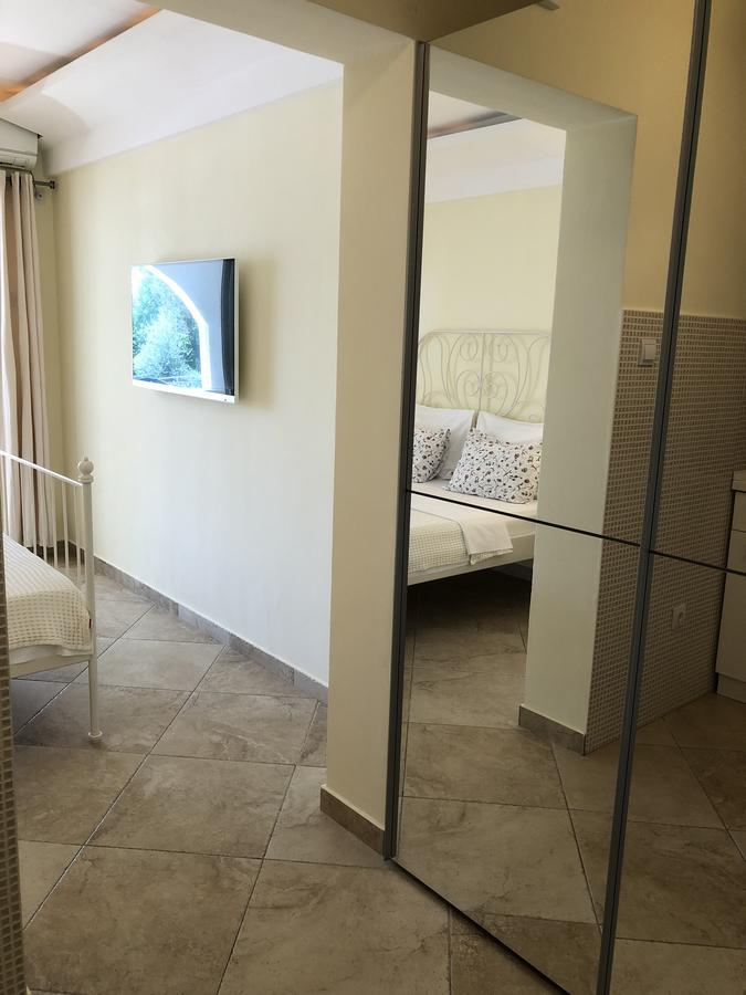 Guest House Sea Breeze Свети Стефан Екстериор снимка