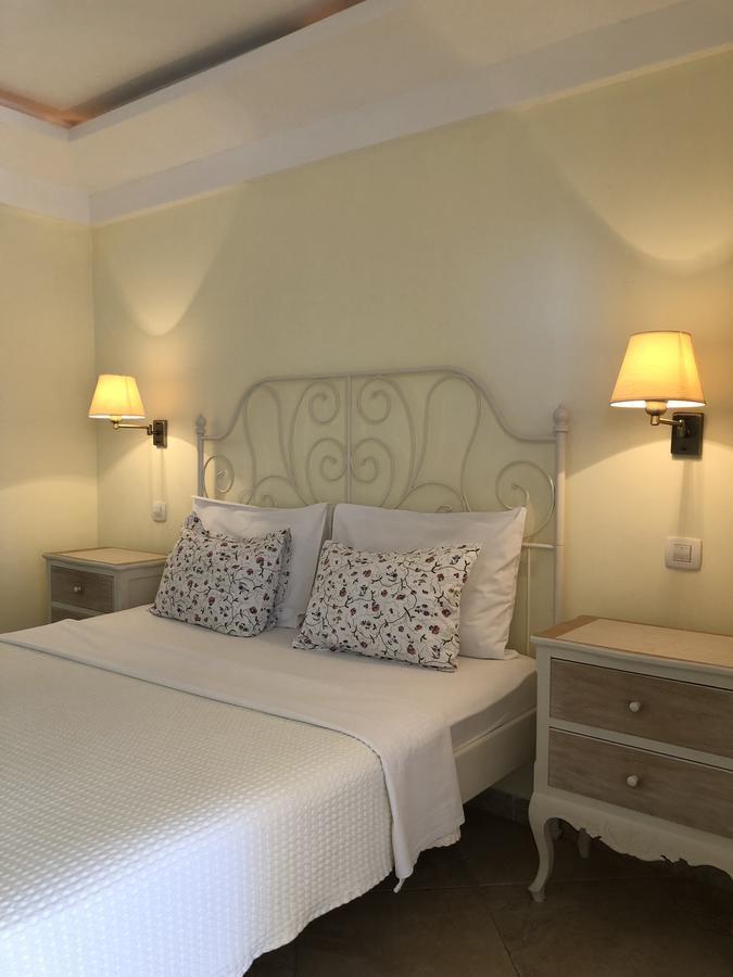 Guest House Sea Breeze Свети Стефан Екстериор снимка