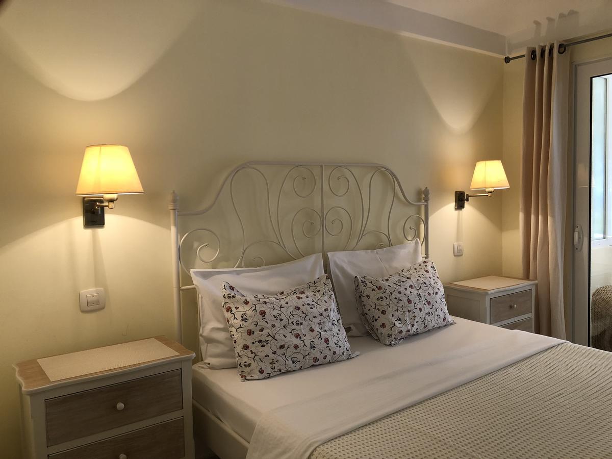 Guest House Sea Breeze Свети Стефан Екстериор снимка